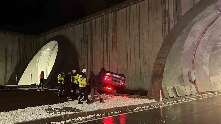 Kontrolden Çıkan Otomobil Tünel Girişinde Takla Attı: 1 Yaralı