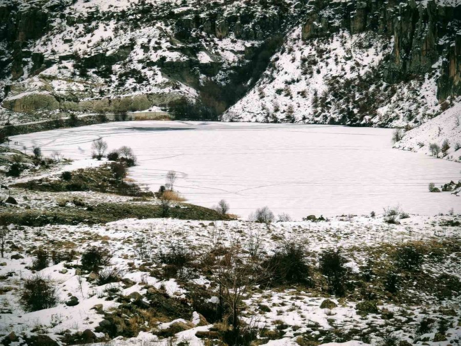 Bulumya Göleti Buz Tuttu