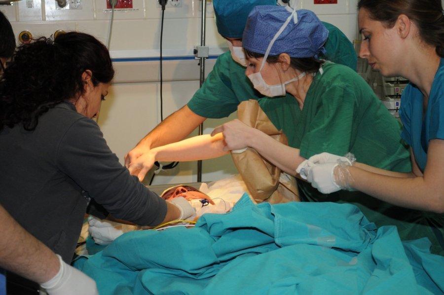 Hayata 14 Yıldır Başka Bir Yüzle Bakıyor: Türkiye’nin İlk Yüz Nakli, 14 Yıl Sonra Yeni Hayatının Mimarlarıyla Yeniden Buluştu