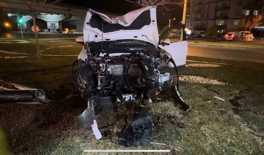 Kazaya Karışan Araçta Yangın Paniği