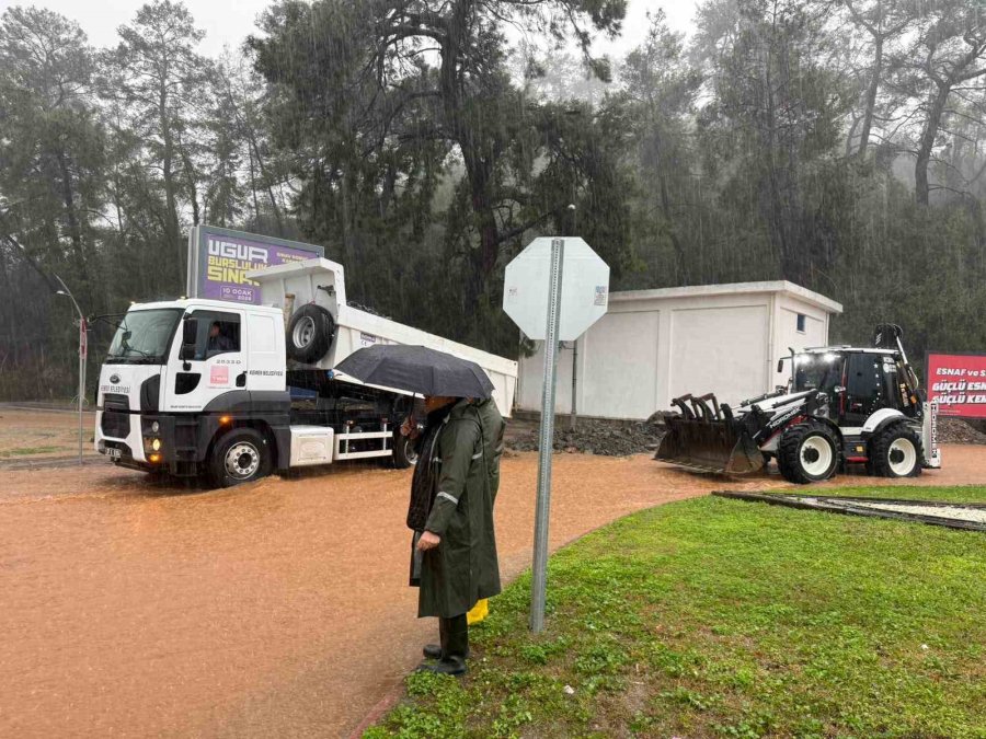 Kemer’de Su Baskınlarıyla Mücadele