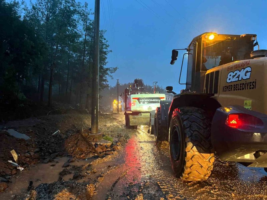 Kemer’de Su Baskınlarıyla Mücadele