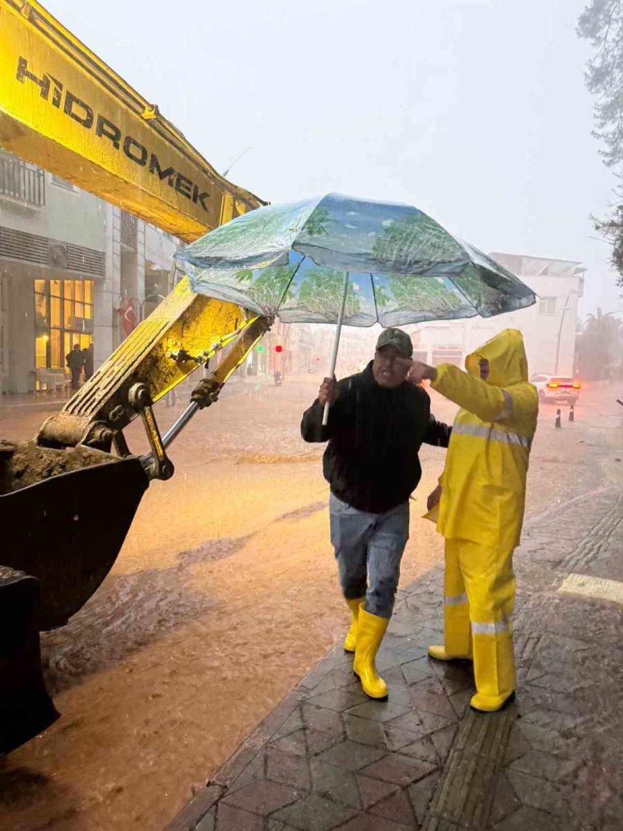 Kemer’de Su Baskınlarıyla Mücadele