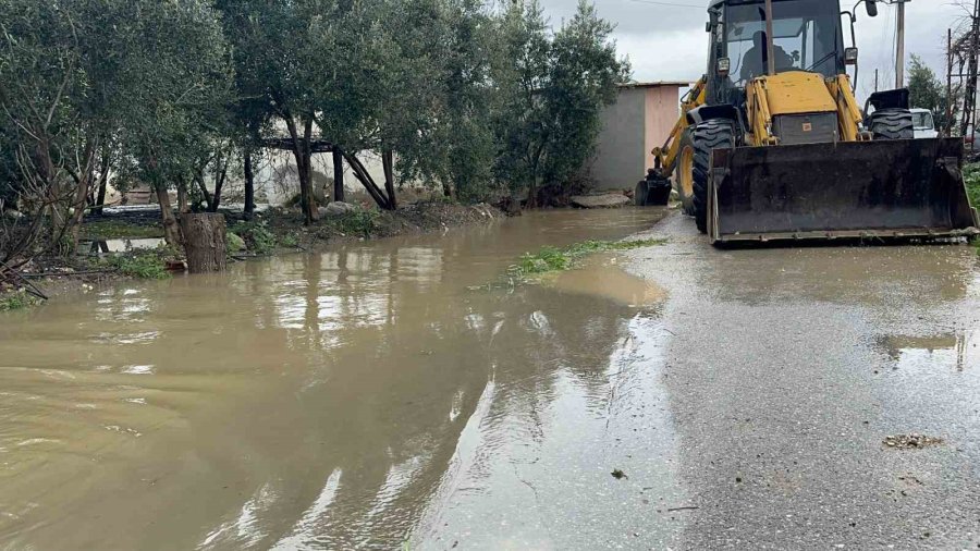 Kardeşleri Ve Arkadaşlarıyla Oynarken Tahliye Kanalına Düşen 3 Yaşındaki Berra Hayatını Kaybetti