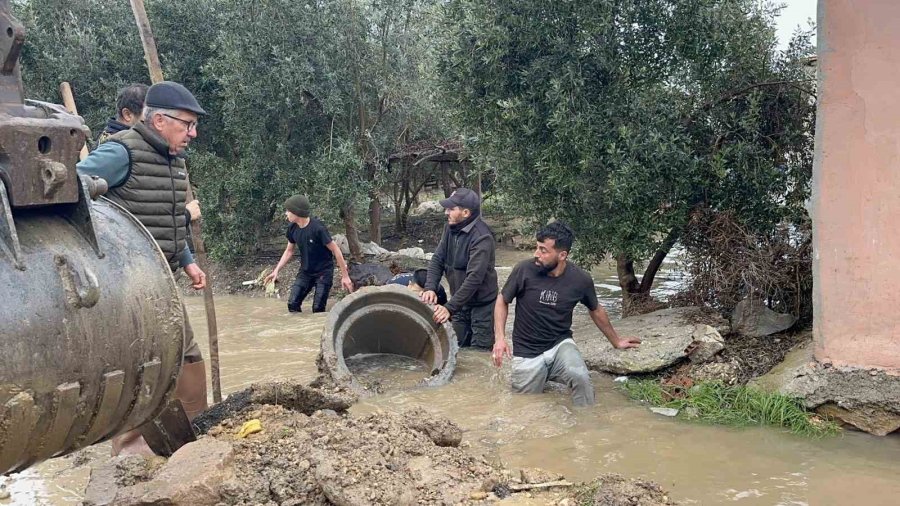 Kardeşleri Ve Arkadaşlarıyla Oynarken Tahliye Kanalına Düşen 3 Yaşındaki Berra Hayatını Kaybetti