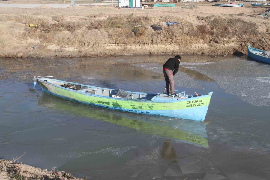 Beyşehir Gölü’nde Balıkçıların Buzla İmtihanı