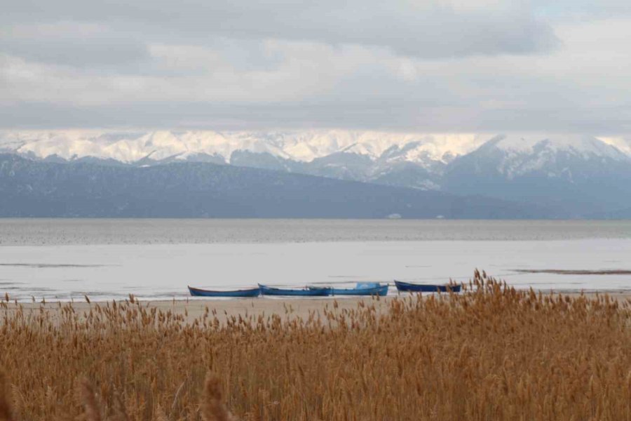 Beyşehir Gölü’nde Balıkçıların Buzla İmtihanı