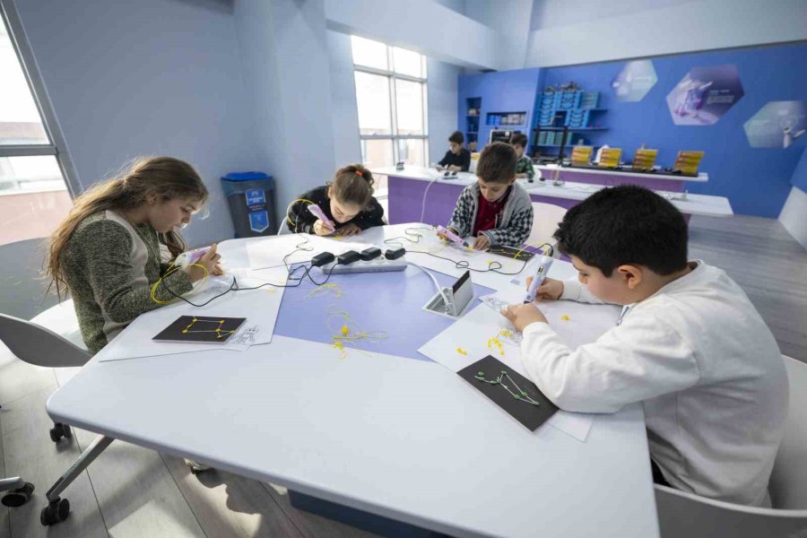 Mersin’de Çocuklar Yarıyıl Tatilinde Bilimi Keşfediyor