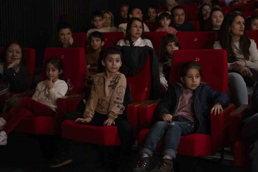 Mersin’de Yarıyıl Tatilinde Çocuklara Ücretsiz Tiyatro Şenliği