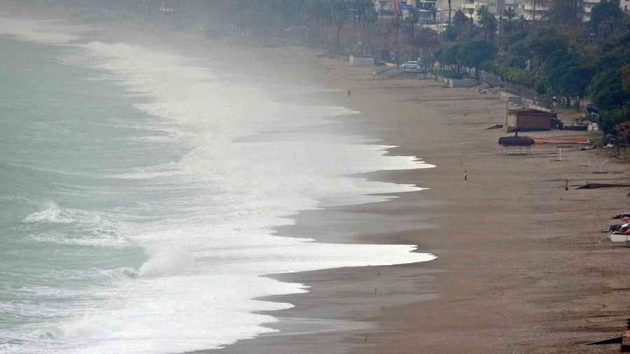 Antalya’da Gece Başlayıp Sabah Saatlerine Kadar Etkili Olan Sağanak Etkisini Yitirdi