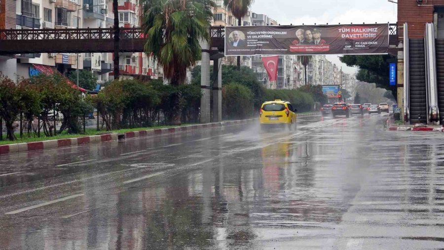 Antalya’da Gece Başlayıp Sabah Saatlerine Kadar Etkili Olan Sağanak Etkisini Yitirdi