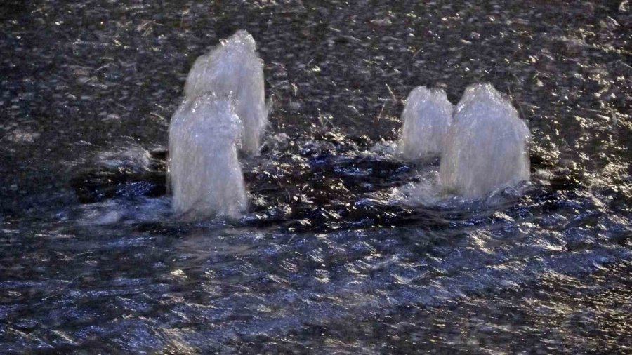 Antalya’da Sağanak Yolları Göle Döndürdü: Çok Sayıda Araç Mahsur Kaldı
