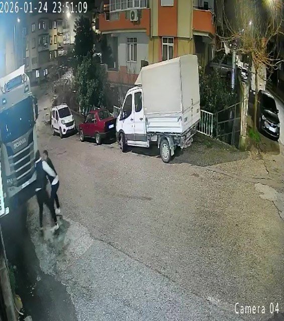 Birlikte Alkol Alırken Tartıştığı Arkadaşını Ayrıldıktan Sonra Çağırıp Bıçakla Ağır Yaraladı