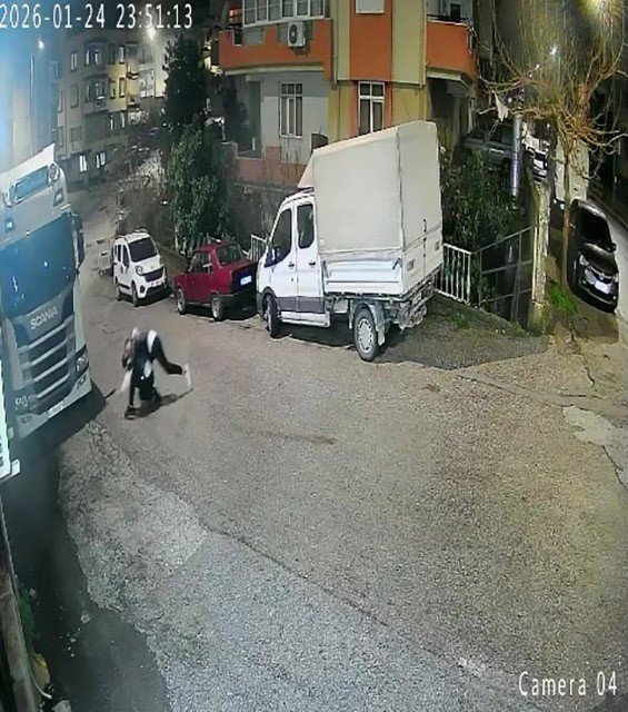 Birlikte Alkol Alırken Tartıştığı Arkadaşını Ayrıldıktan Sonra Çağırıp Bıçakla Ağır Yaraladı