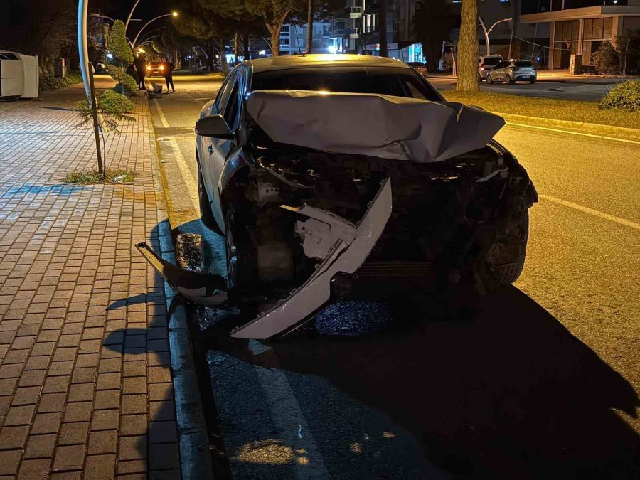 Gazipaşa’da Park Halindeki Otomobile Çarpan Sürücü Kaçtı