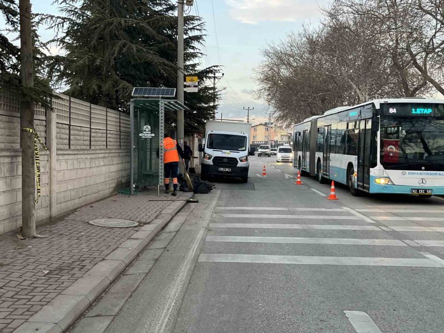 Konya’da Motosiklet Otobüs Durağına Çarptı: 1 Ölü