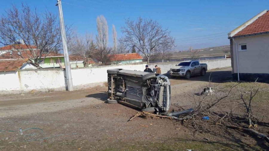 Kulu’da Kontrolden Çıkan Kamyonet Devrildi