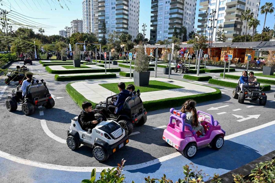 Mersin’deki Trafik Parkı Çocukların Akınına Uğradı