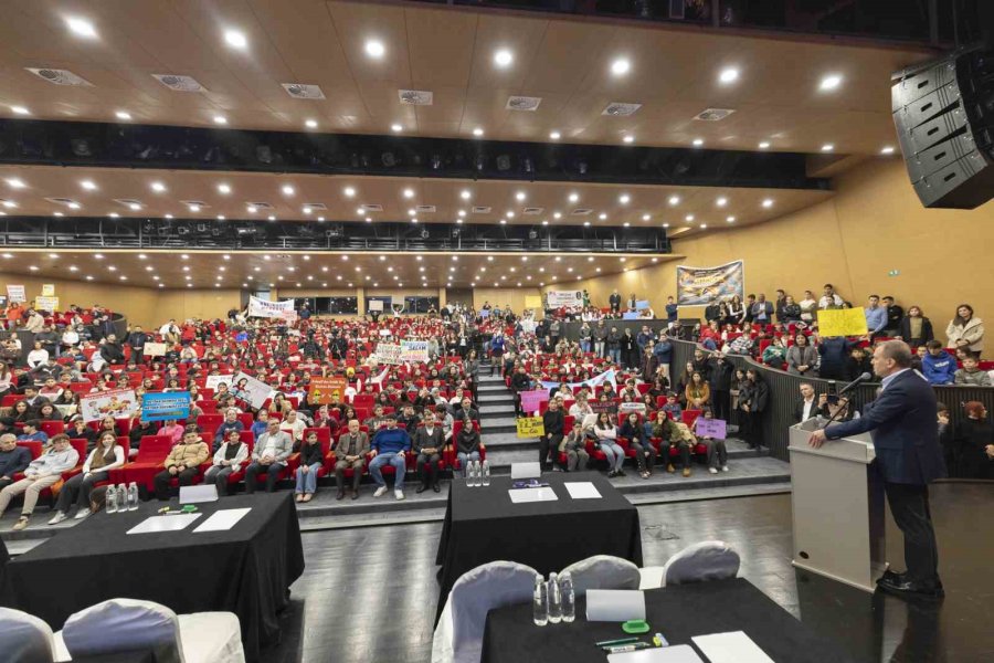 Seçer: "mersin, Eğitimli Gençlerle Daha Da Gelişecek"