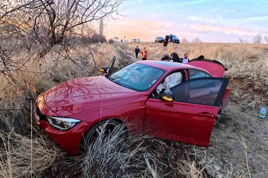 Aksaray’da Otomobil Şarampole Düştü: 3 Yaralı