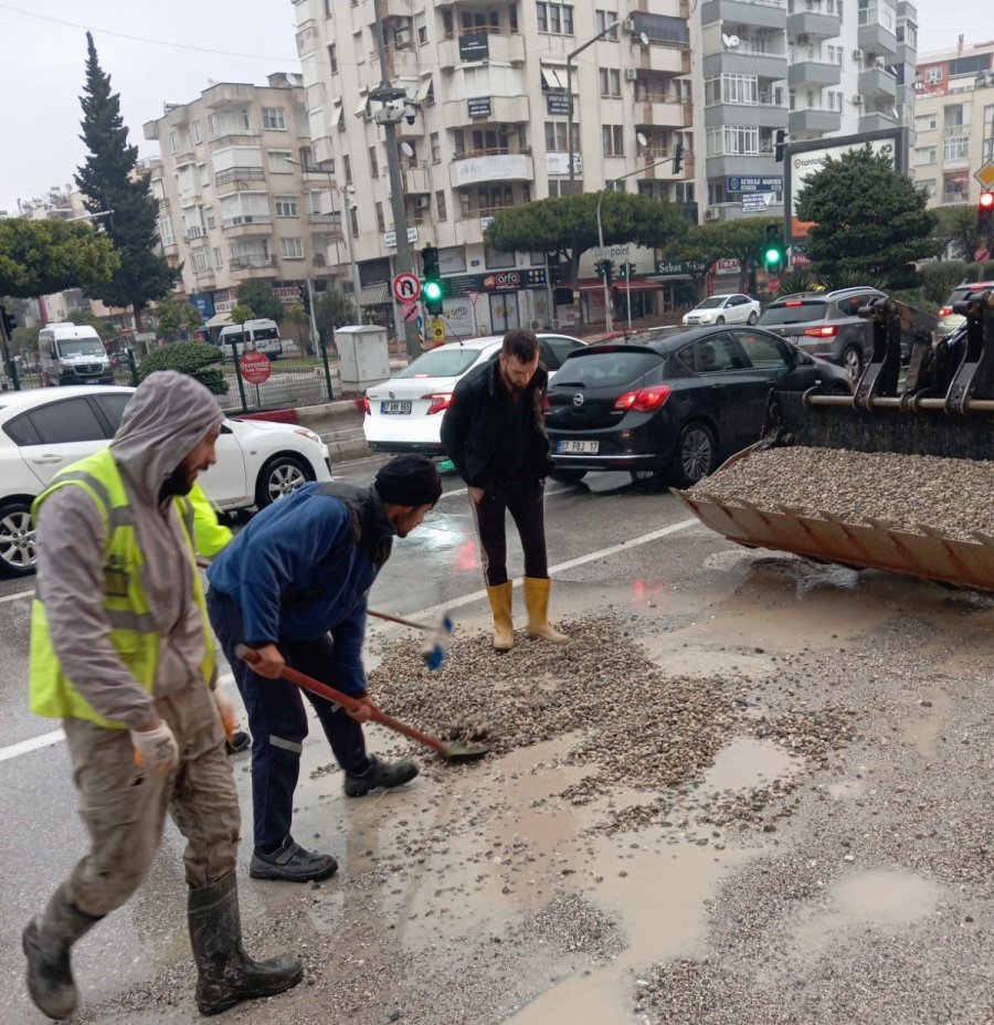 Büyükşehir’den Yağışın Ardından Olumsuzluklara Müdahale