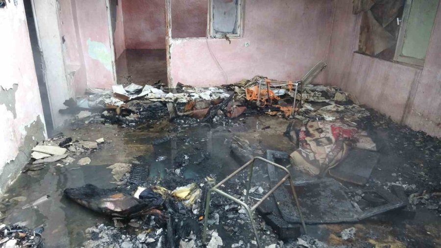 Antalya’da Gecekonduda Yangın