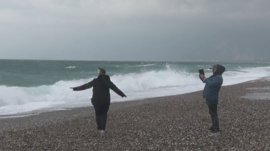 Dalgadan Kaçtılar, Fotoğraf Çektirdiler