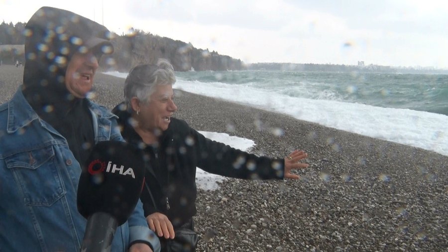 Dalgadan Kaçtılar, Fotoğraf Çektirdiler