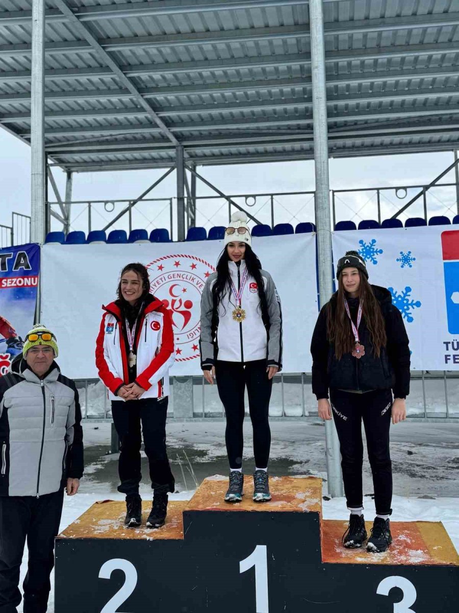 Niğdeli Sporcu, Milli Kayakçı Ebru Tuncer Erzurum’daki Yarışı Zirvede Tamamladı