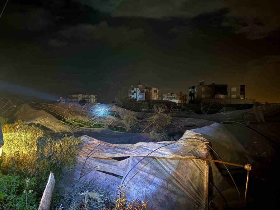 Antalya Büyükşehir Belediyesi 714 Personelle Hortum Ve Fırtınaya Müdahale Etti