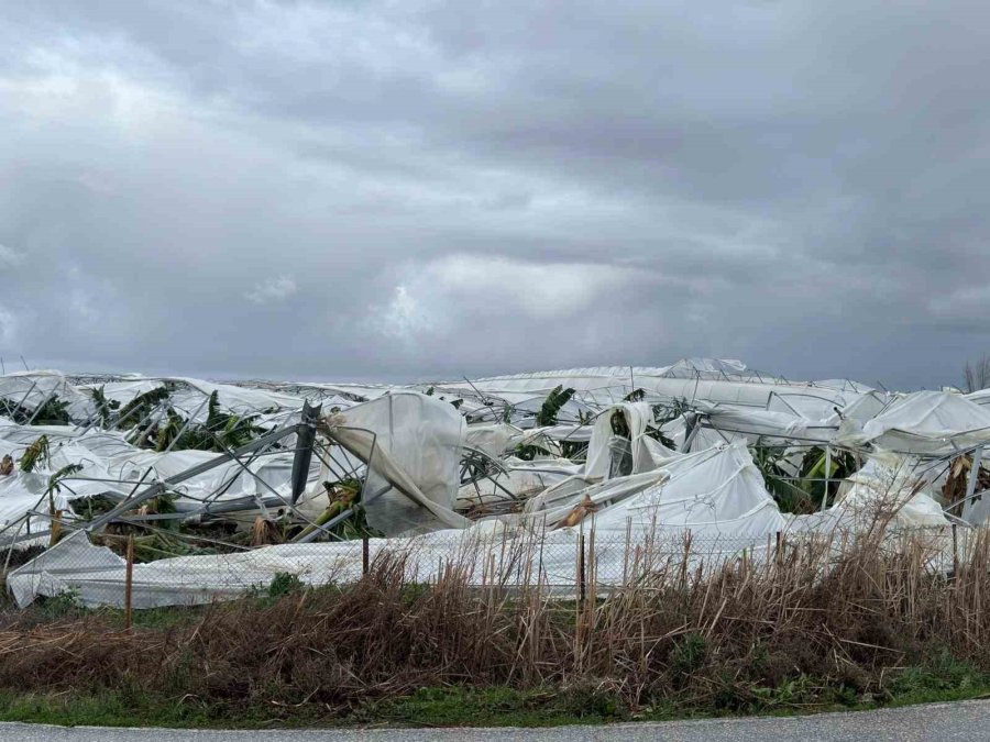 Antalya Büyükşehir Belediyesi 714 Personelle Hortum Ve Fırtınaya Müdahale Etti