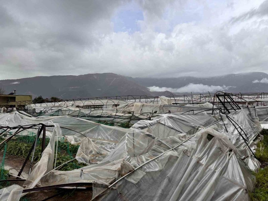 Finike’de Hortumun Verdiği Hasar Gündüz Ortaya Çıktı