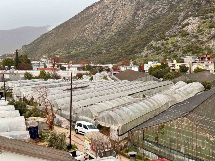 Finike’de Hortumun Verdiği Hasar Gündüz Ortaya Çıktı