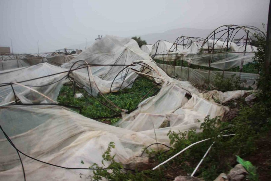 Örtü Altı Tarımın Merkezi Kumluca’da Hortumun Verdiği Hasar Gündüz Ortaya Çıktı