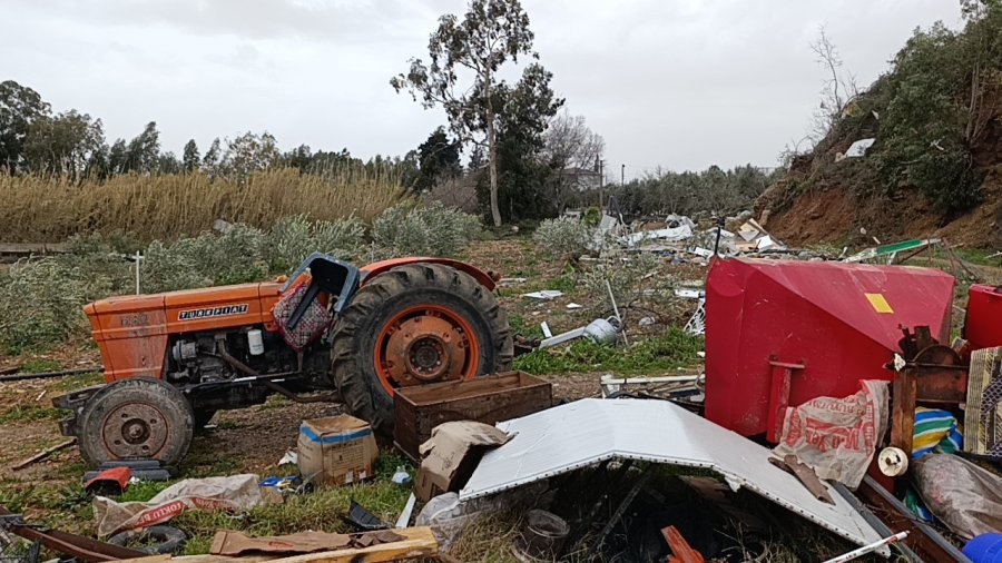 Manavgat’ta Hortum 300 Dönümlük Alanda Seraları Yerle Bir Etti