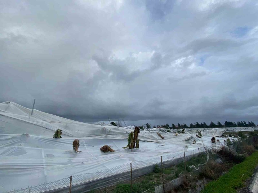 Manavgat’ta Hortum Üç Mahalleyi Harabeye Çevirdi