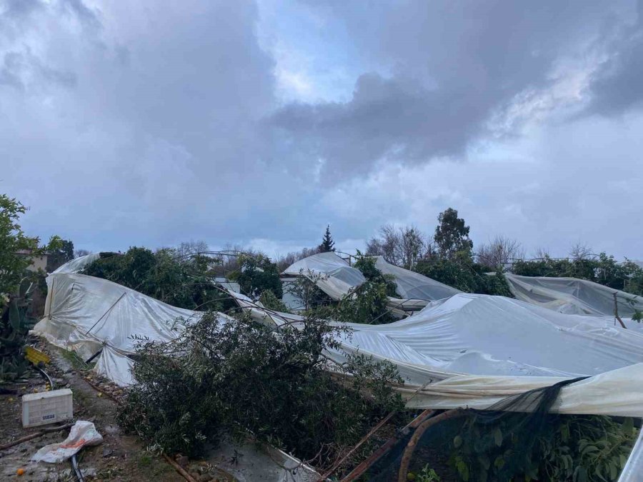 Manavgat’ta Hortum Üç Mahalleyi Harabeye Çevirdi