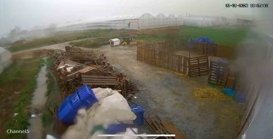 Hortum Saniyeler İçinde Serayı Yerle Bir Etti: O Anlar Kamerada