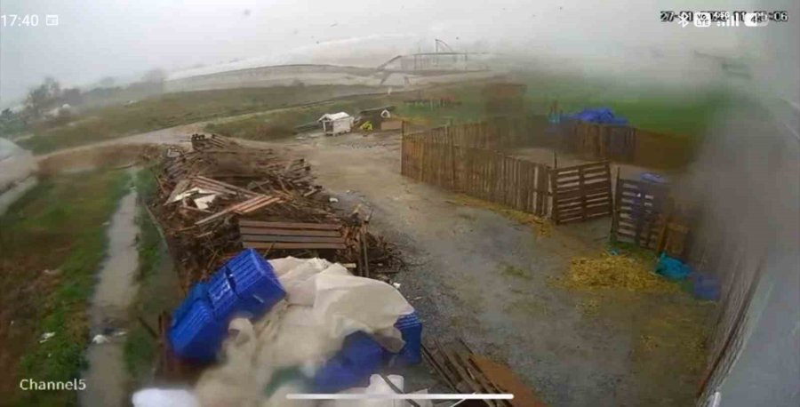 Hortum Saniyeler İçinde Serayı Yerle Bir Etti: O Anlar Kamerada