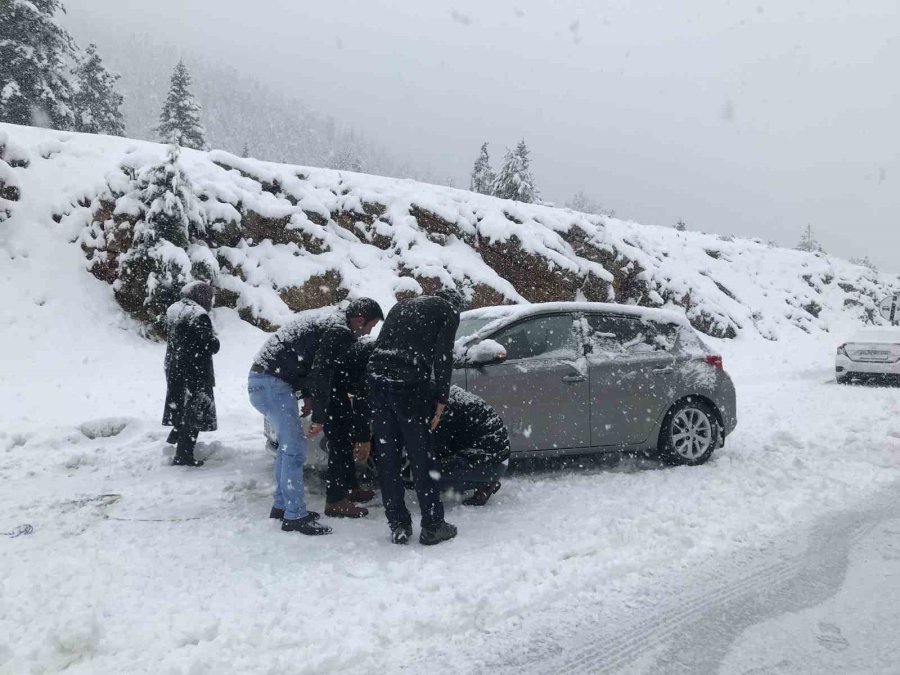 Antalya’da Kar Yağışı Başladı, Alacabel Beyaza Büründü