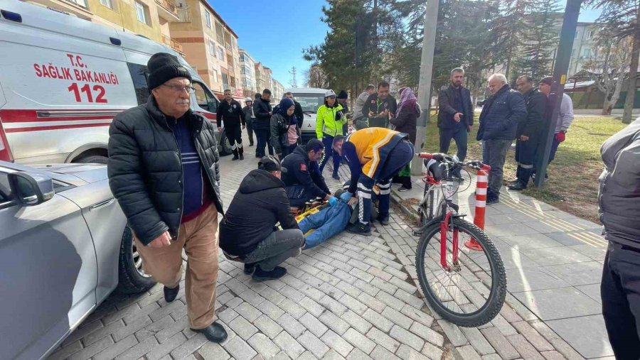 Karaman’da Otomobille Çarpışan Bisikletli Yaralandı