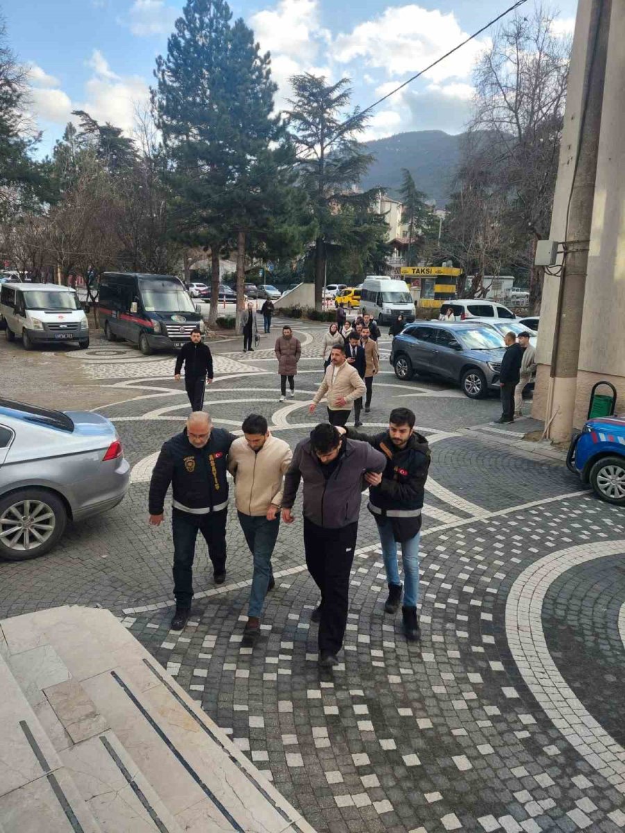 Akşehir’de Silah Kaçakçılığı Operasyonu: 6 Tutuklama