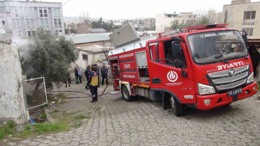 Mersin’de Ev Yangını: Bir Ev Kullanılamaz Hale Geldi