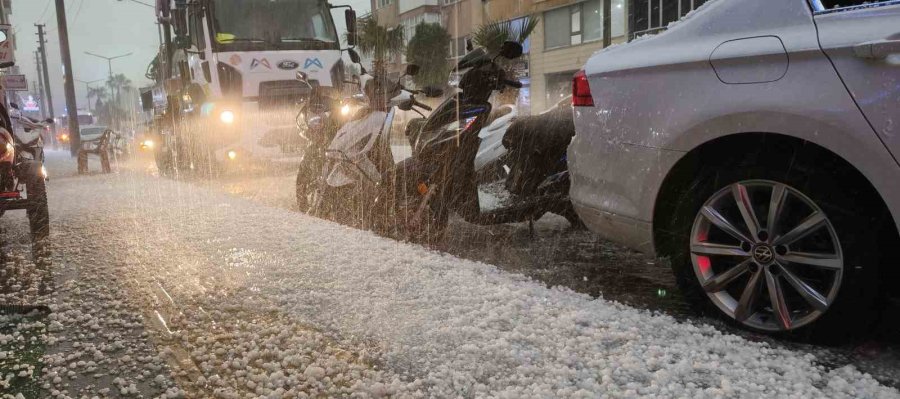 Silifke’de Dolu Felaketi: Sokaklar Beyaza Büründü, Tarım Alanları Zarar Gördü