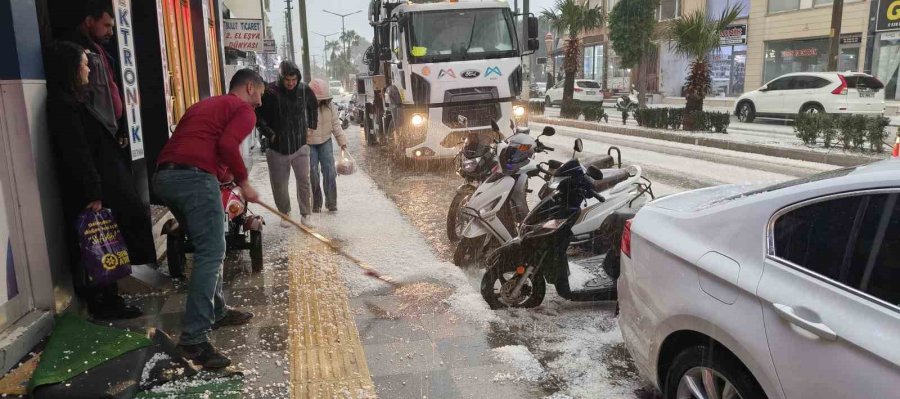 Silifke’de Dolu Felaketi: Sokaklar Beyaza Büründü, Tarım Alanları Zarar Gördü