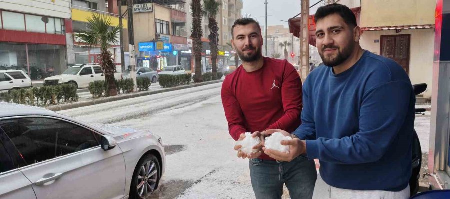 Silifke’de Dolu Felaketi: Sokaklar Beyaza Büründü, Tarım Alanları Zarar Gördü