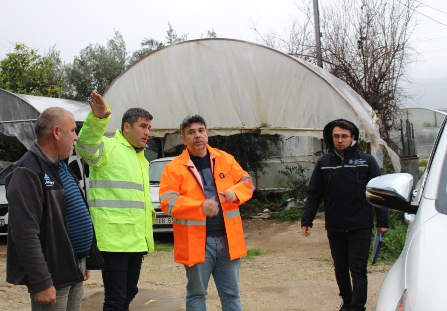 Finike’de Hortumdan Zarar Gören Seralarda Hasar Tespiti Başladı