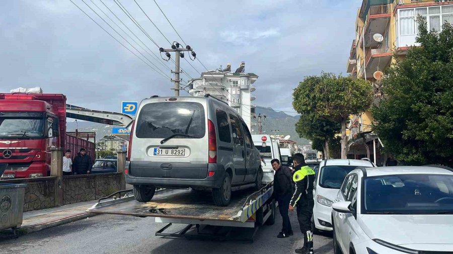 Alanya’da Ölümle Sonuçlanan Trafik Kazası Güvenlik Kamerasına Yansıdı