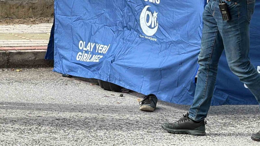 Alanya’da Ölümle Sonuçlanan Trafik Kazası Güvenlik Kamerasına Yansıdı