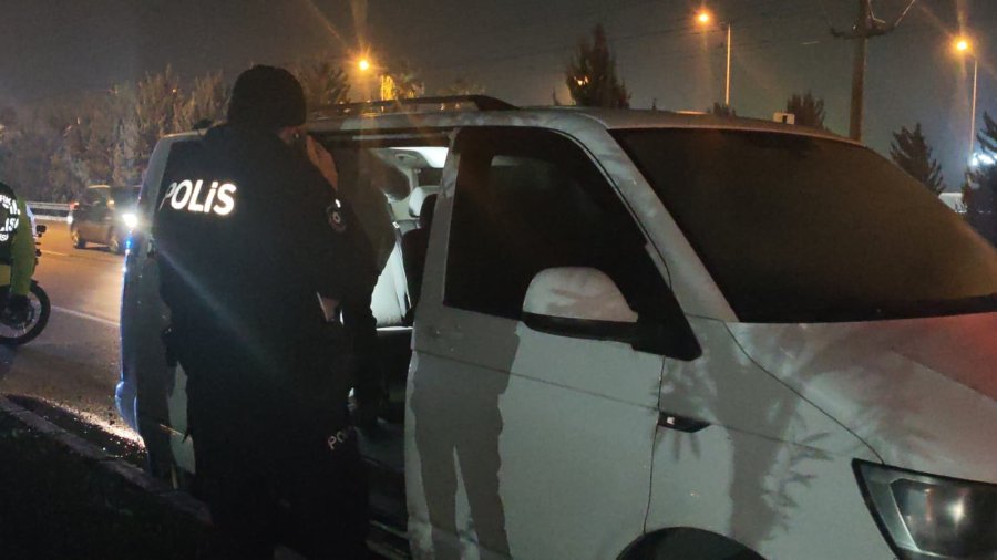 Antalya’da Bir Kişi Park Halindeki Araçta Ölü Bulundu